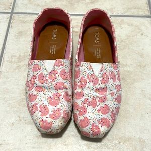 White and Pink Animal Cracker Print Toms